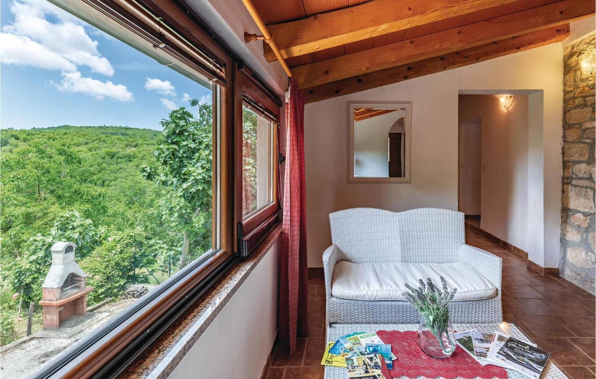 2 Bedroom Amazing Home In Rakotule Екстер'єр фото