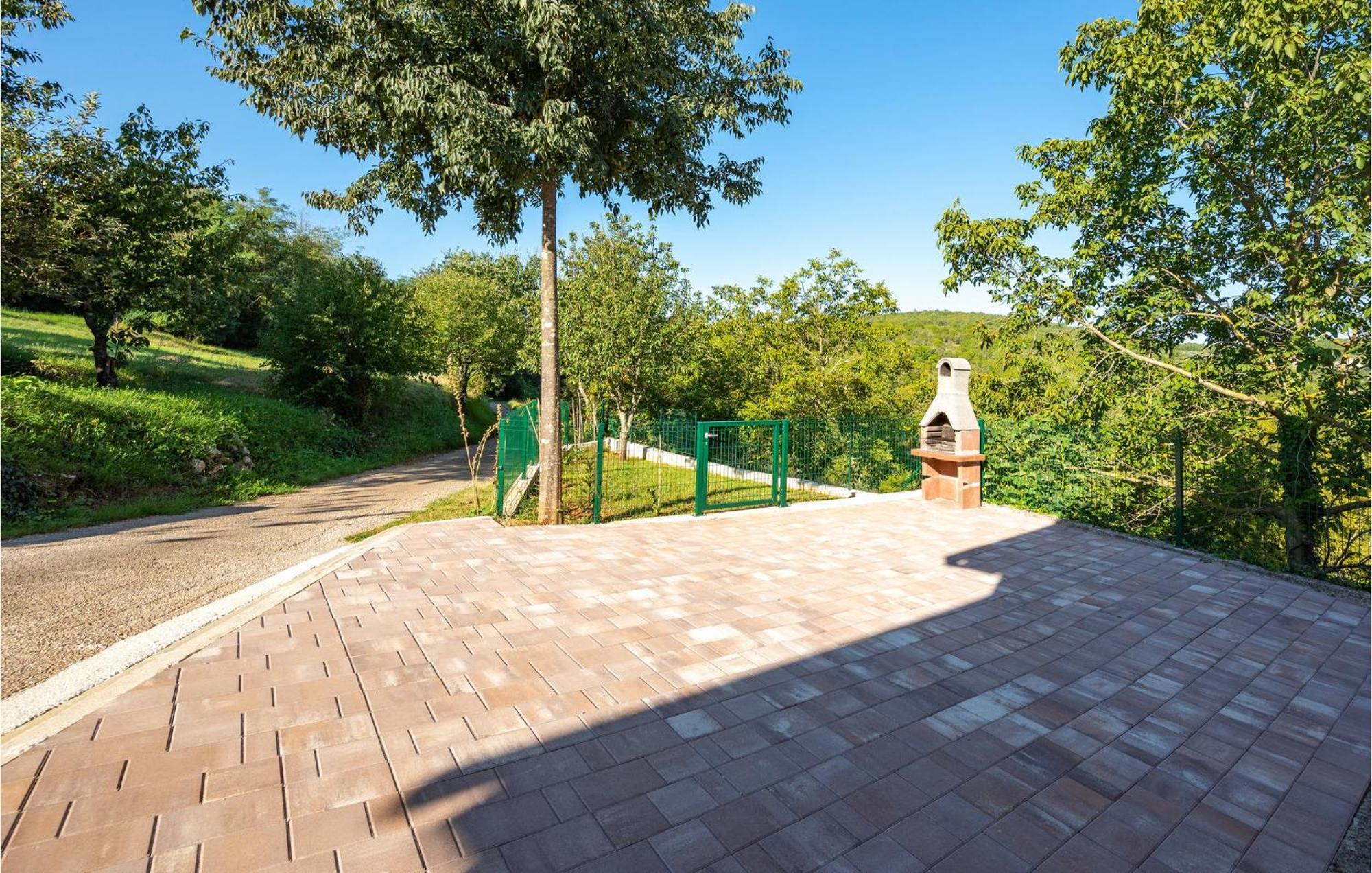 2 Bedroom Amazing Home In Rakotule Екстер'єр фото
